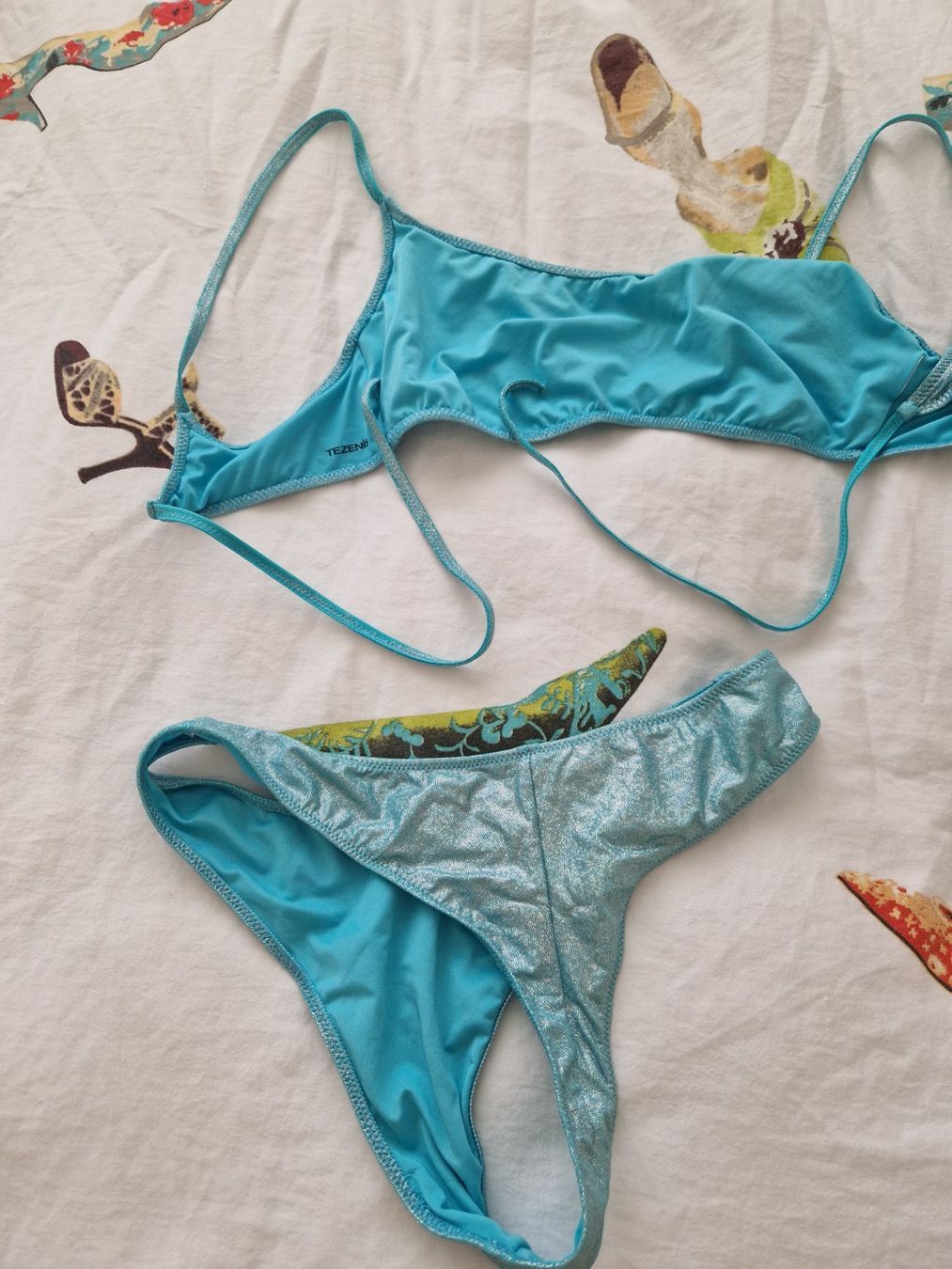 Tezenis Badekleider & Bikinis: Tezenis Bikini glitzernd hellblau Grösse M – Gebraucht aus Erlinsbach SO von ULIKH 2